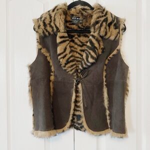 Woman Revue Leather and Fur Faux Brown Vest Size Large